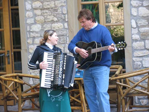 musizieren im Hof